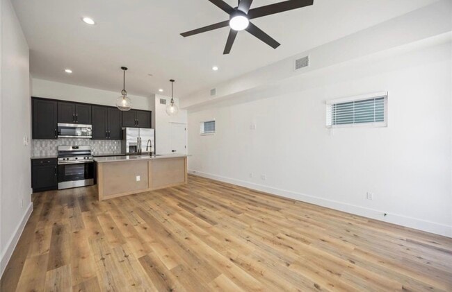 Photo - 8011 Cora St