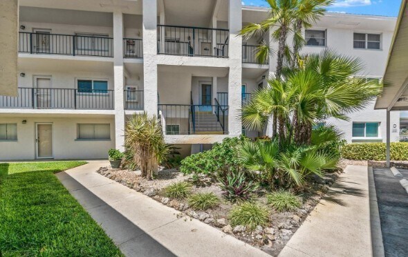 Photo - 708 S Tamiami Trl