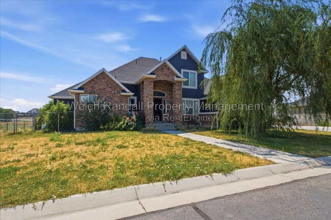 Building Photo - 2106 E Sunnyvale Dr