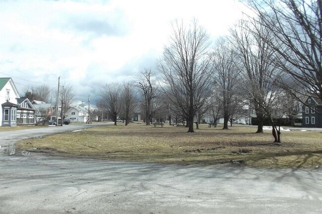 Photo - 104 Maple Park