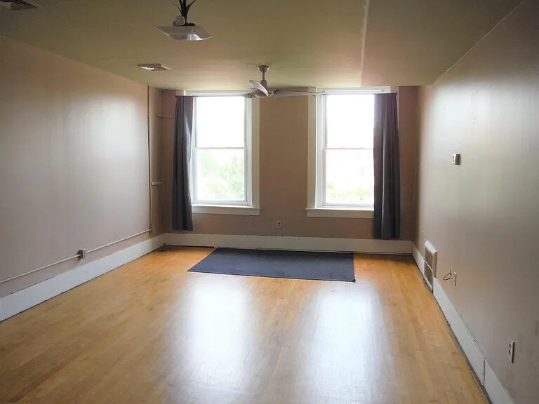 Photo - 132 Glen St Townhome