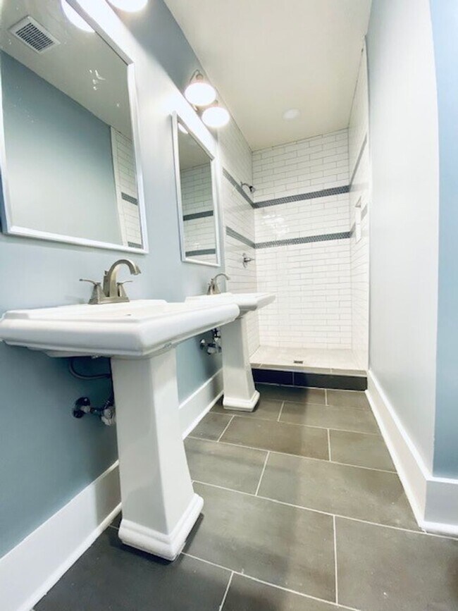 Photo - 1029 Bruce St