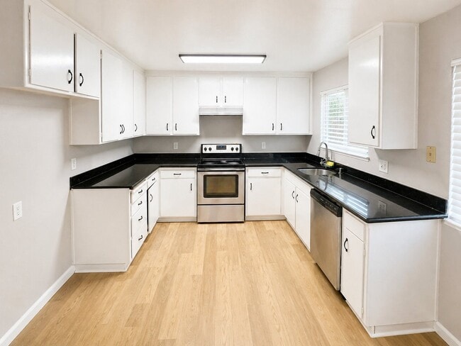 Photo - 1112 Muir Ct