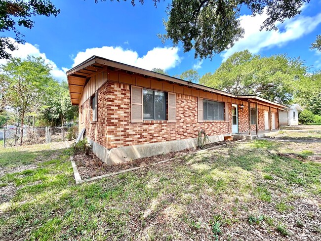 Photo - 3 Bed, 2 Bath Home – Fully Equipped & Move...