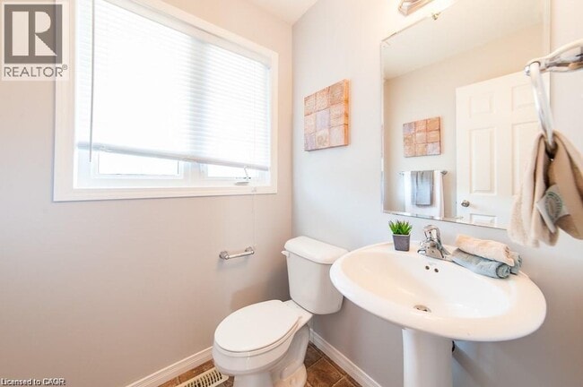 Photo - 680 Winterberry Ave