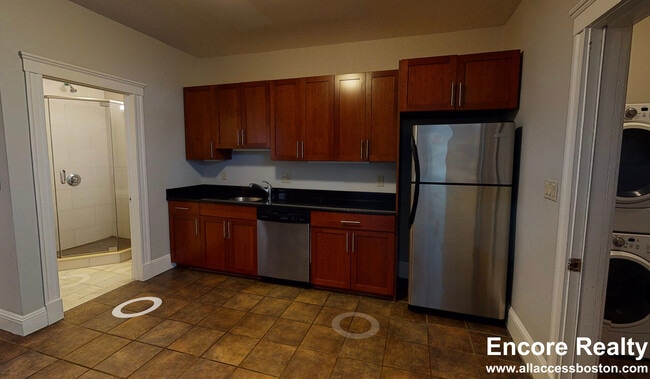 Building Photo - 11 Beacon St