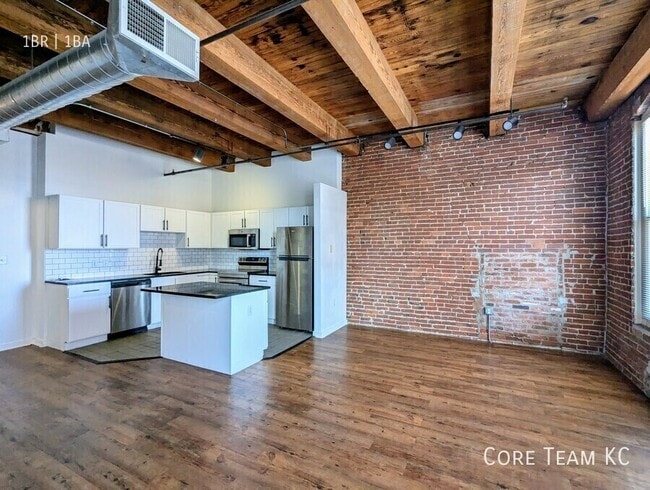 Building Photo - 204 Walnut St Unit 211