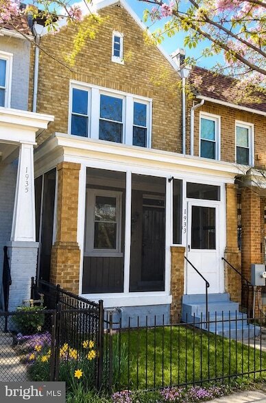 Photo - 1933 Bennett Pl NE