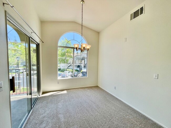 10 Chaumont Cir