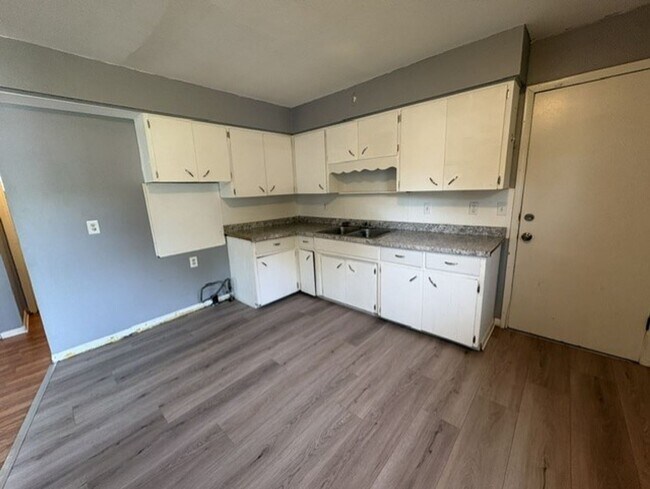 Photo - 1382 Bellevue Ave