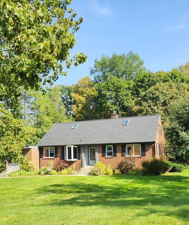 Building Photo - 21 Roberta Rd