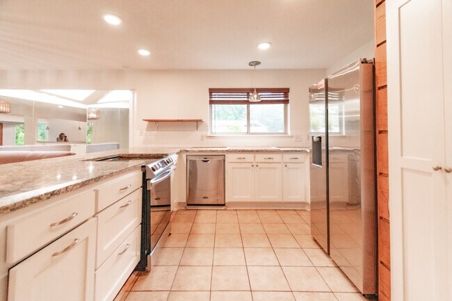 1818 W Ora Dr