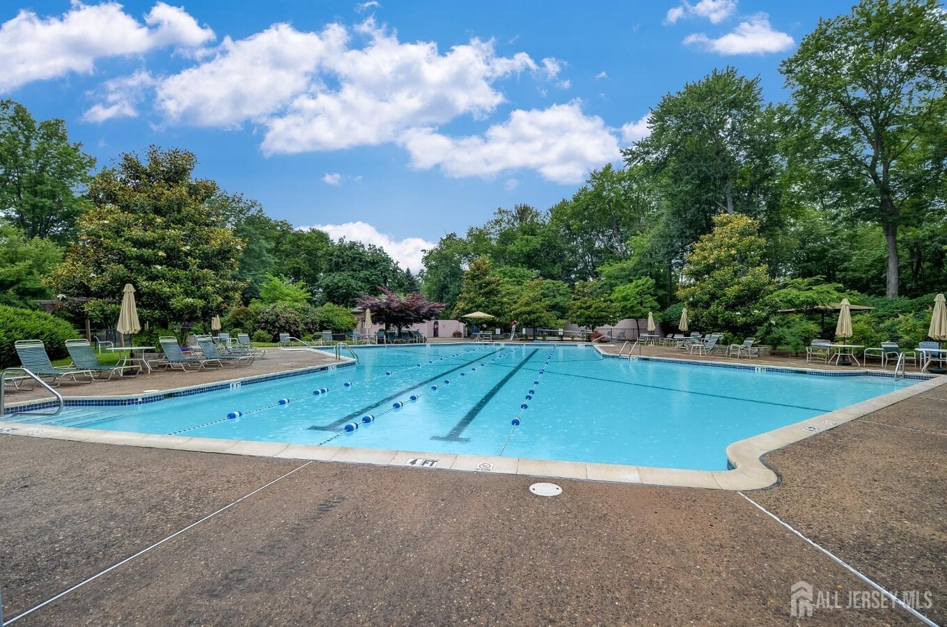 Photo - 537 Sayre Dr