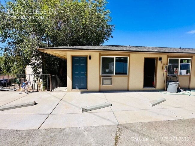 Building Photo - 140 College Dr Unit 3