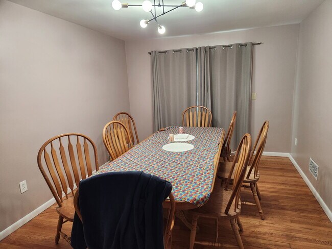 Photo - 168 Spear St