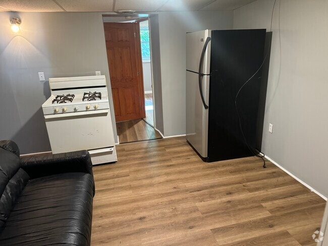 Building Photo - 210 Locust Ave Unit 4 Rental