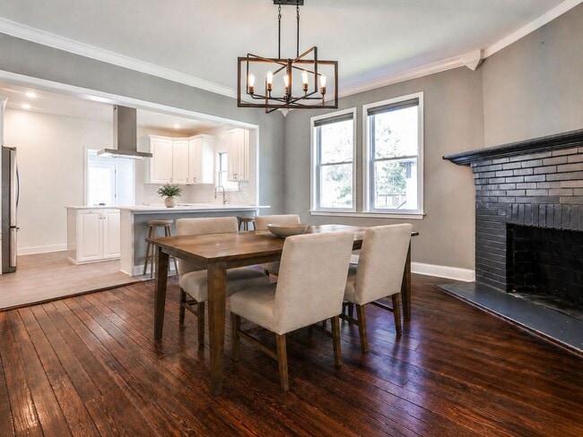 Photo - 220 Mayson Ave NE