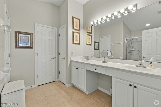 Building Photo - 10032 Oakhurst Way Rental