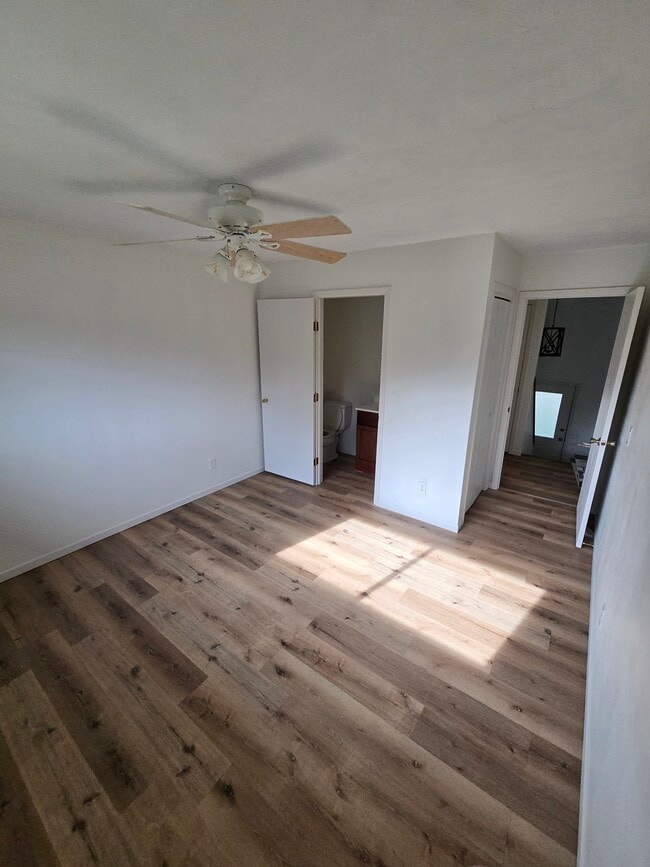 1542 W River Dr