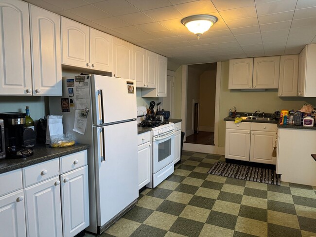 Photo - 137-139 North Main Street Unit Apt. 3