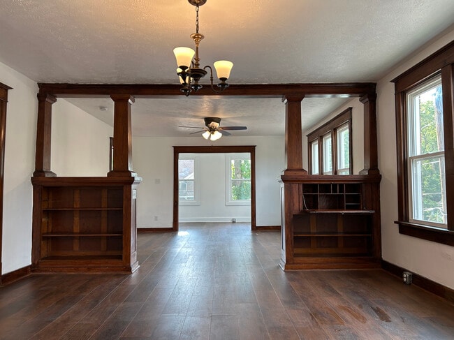 Photo - 1700 S College St Unidad 2