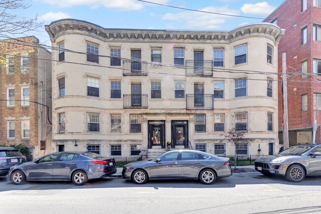Building Photo - 104 Strathmore Rd Unit 104-2