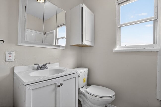 Photo - 1157 E 21st St Unidad 1157