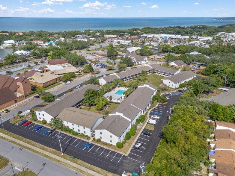 Aerial photo of Breeze Apartments