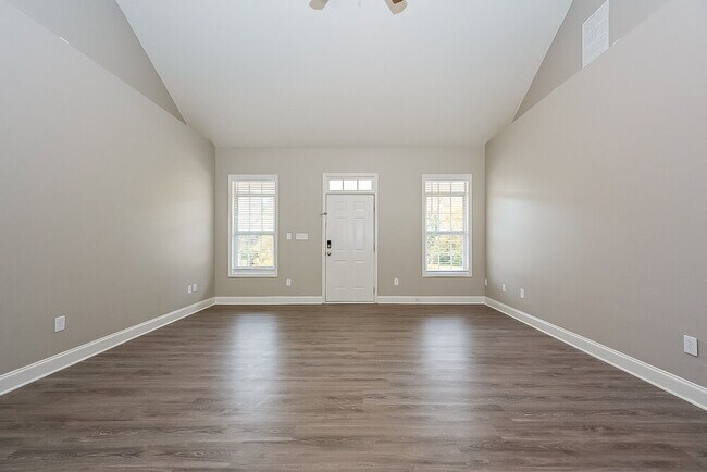 Photo - 4060 Springvale Way