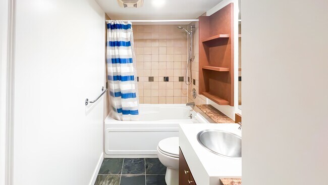 Photo - 1438 Richards St