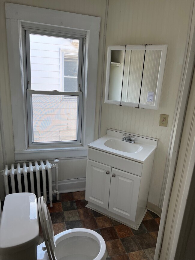 Photo - 331 Kingwood St