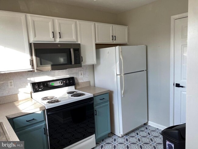 Photo - 142 Surrey Club Ln