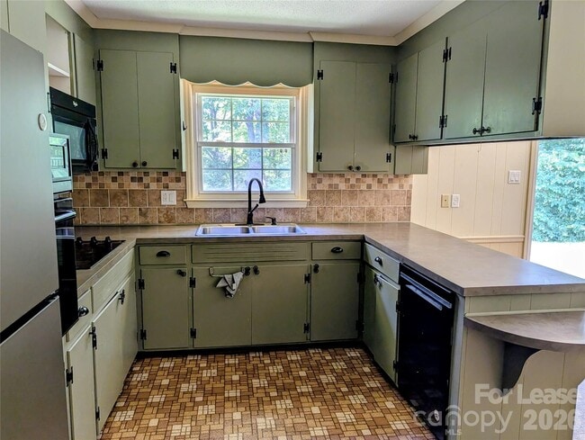 Photo - 105 Ridgewood Ln