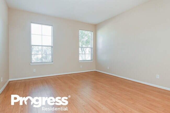 Photo - 537 Breezy Oak Way