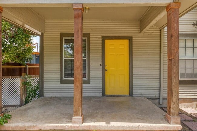 Photo - 2318 Willow St