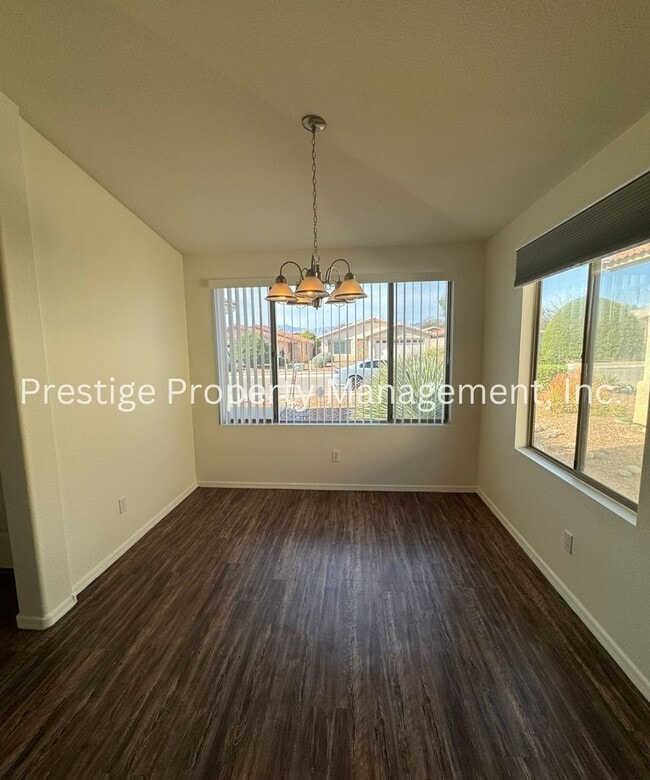 Photo - This charming 3+den/2 Bath East Home Is just What You Need!!