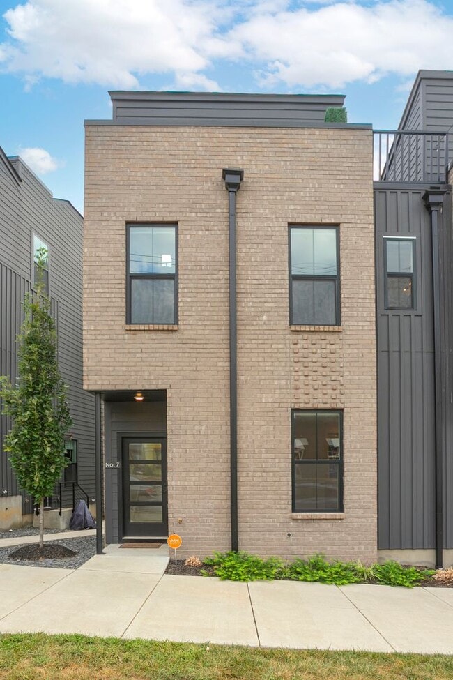 Contemporary, Beautiful Townhome in Nashvi... - Contemporary, Beautiful Townhome in Nashvi... Unit 7