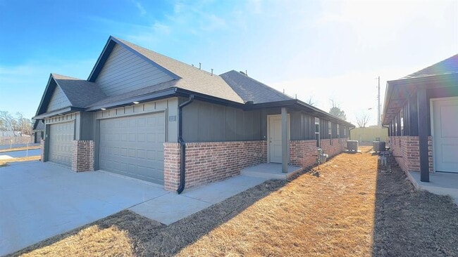 Building Photo - 1110 NW 113th St