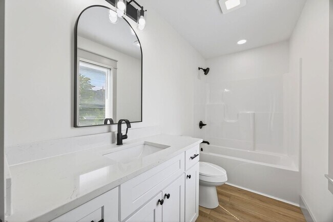 Photo - 422 E Cottage Grove Ave