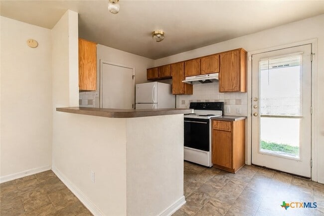 Photo - 102 E Robin Ln