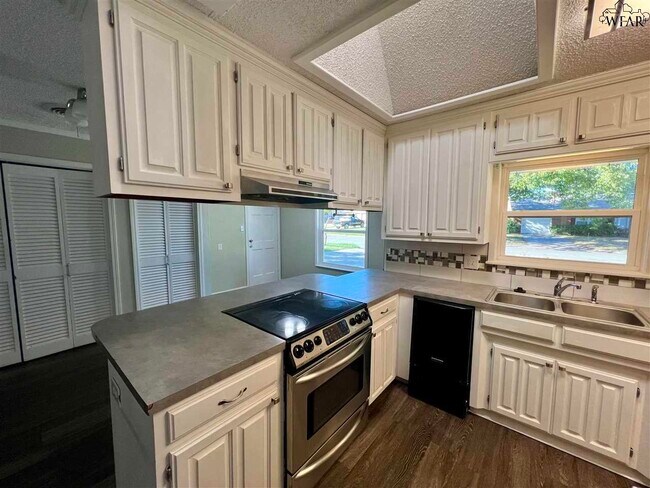 Photo - 4616 Mistletoe Dr