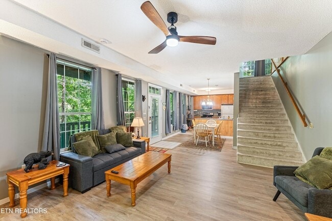 Photo - 1052 Twin Oaks Rd