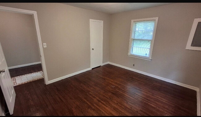 Photo - 906 Appleby St NW