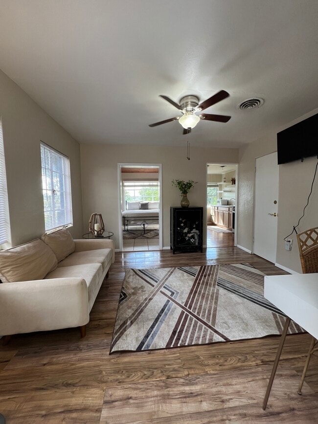 Building Photo - 8330 Honolulu Dr Unit 2