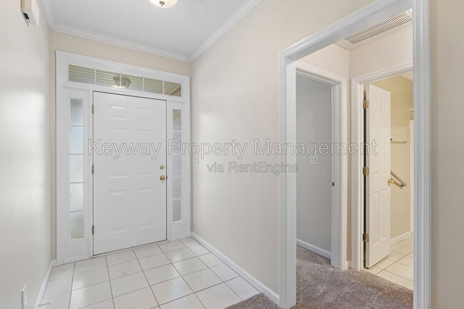 Photo - 296 Southbank Dr