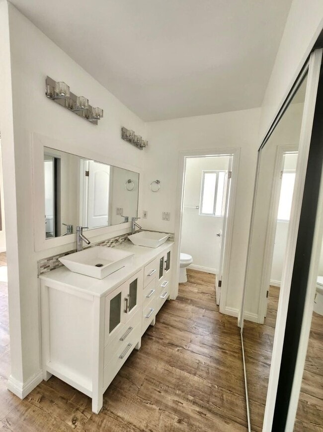 Photo - Beautiful and spacious condo in Tarzana!