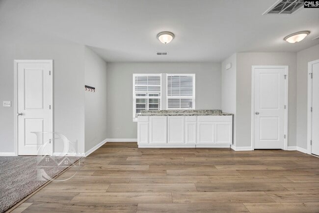 Photo - 2058 Mapleton Dr