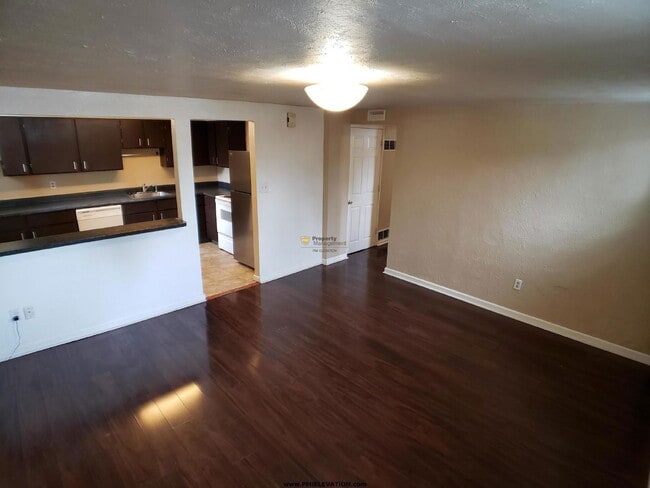 Photo - 4288 Hooker St