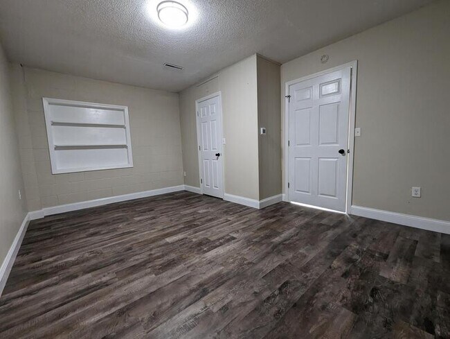 Photo - 702 S Roche St