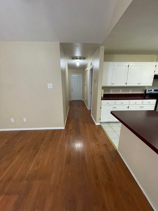 Photo - 4219 Young St